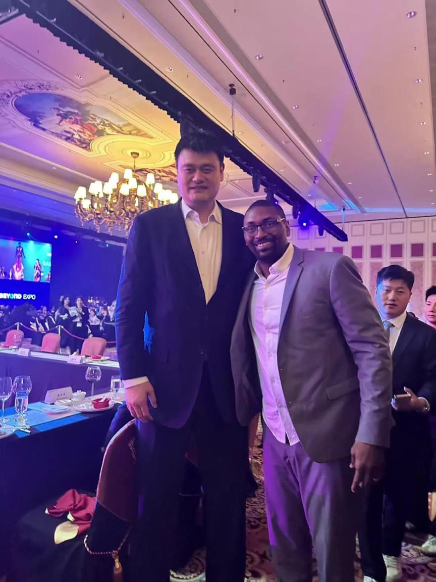 阿泰斯特曬與姚明合照：這是我最喜歡的隊友 姚！！