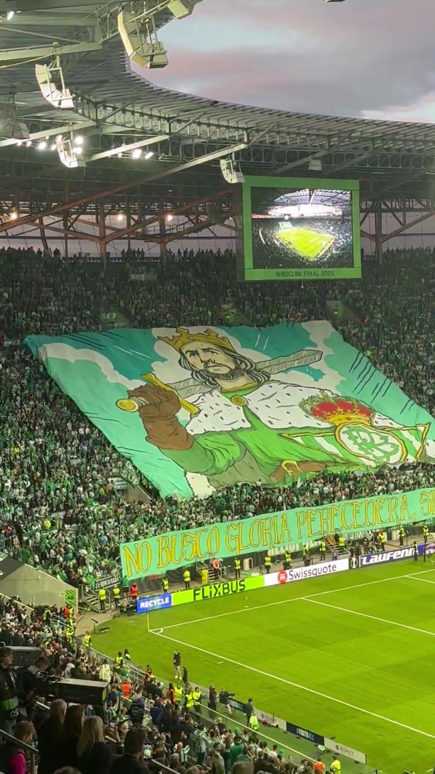 沖擊獎(jiǎng)杯！貝蒂斯球迷這巨型Tifo太有氣勢(shì)了