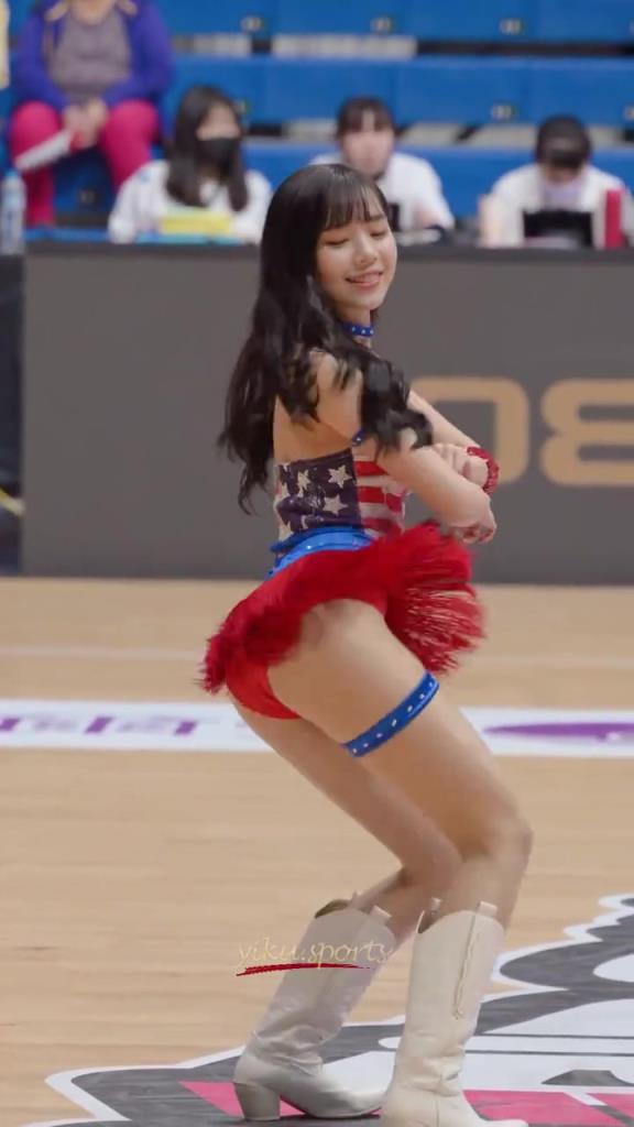 最好的啦啦隊(duì)小姐姐！自信，健康充滿活力！