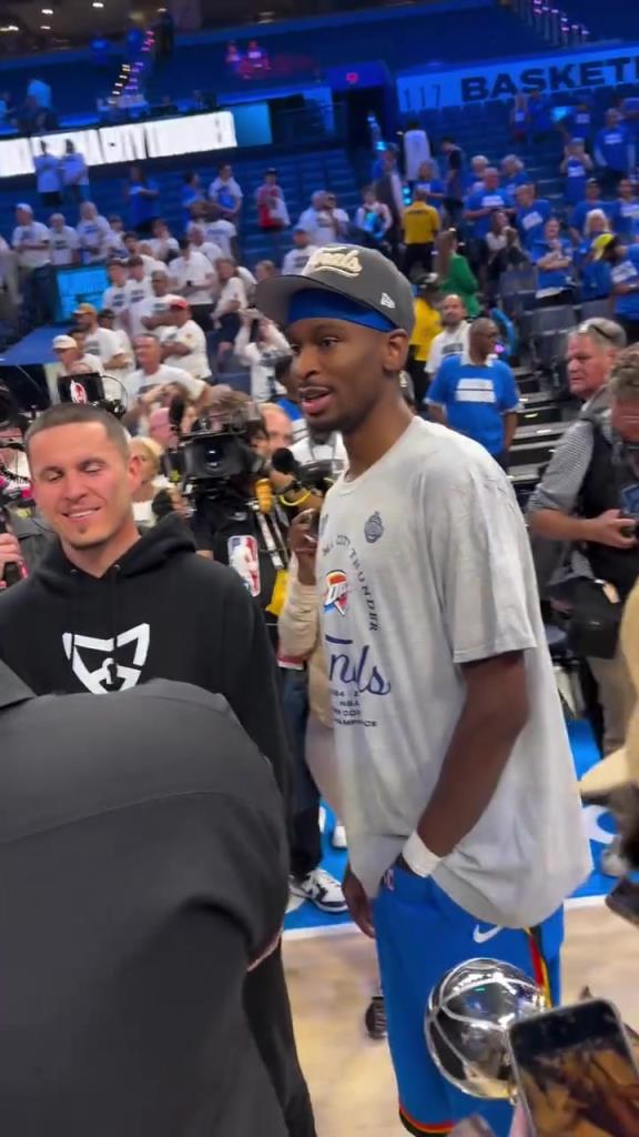 道理我都懂，但是為什么亞歷山大拿到MVP之后要掏襠